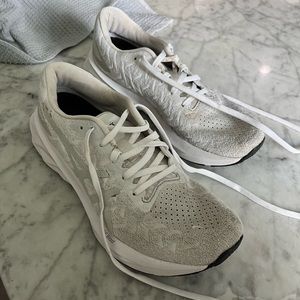 ASICS Women’s 7.5 Athletic Shoe